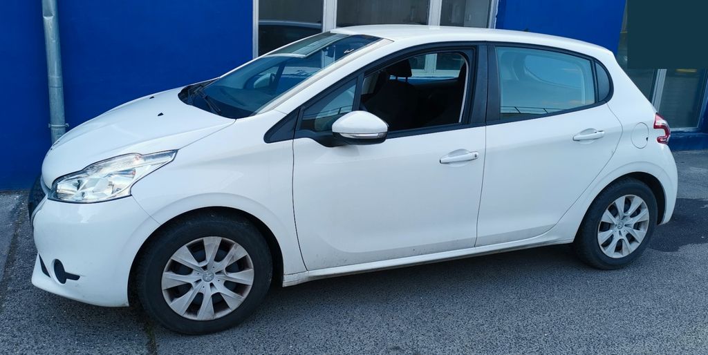 Peugeot 208 100.000 km 3.499 &euro; Berlin 13405