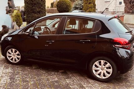Peugeot 208 65.000 km 2.500 &euro; Frickhofen 65599