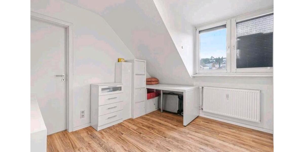 Dachgeschoßwohnung Pforzheim - 3.5 Zimmer, 72 m&sup2;, 215.000&euro; | Angebot:25220219