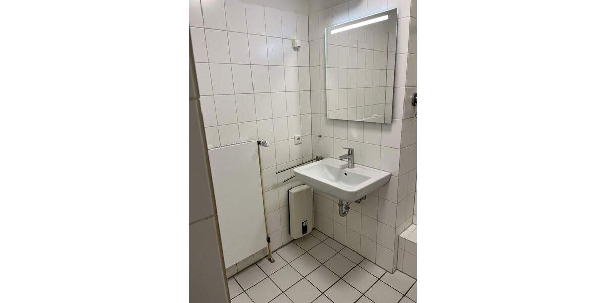 Modern & bezugsfertig: 2-Zimmer-EG-Wohnung mit kl. Terrasse, EBK & Stellplatz - ideal für Singles 2 zimmer