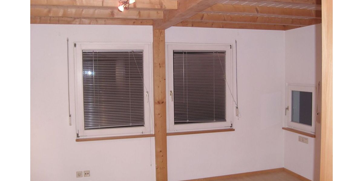 2,5-Zimmer-Wohnung, frei ab 1.8.2026, ca. 73 m² im 5-Familien-Holzhaus, Bj. 1997, zu verkaufenu - Appartement Leonberg | Angebot:26975010