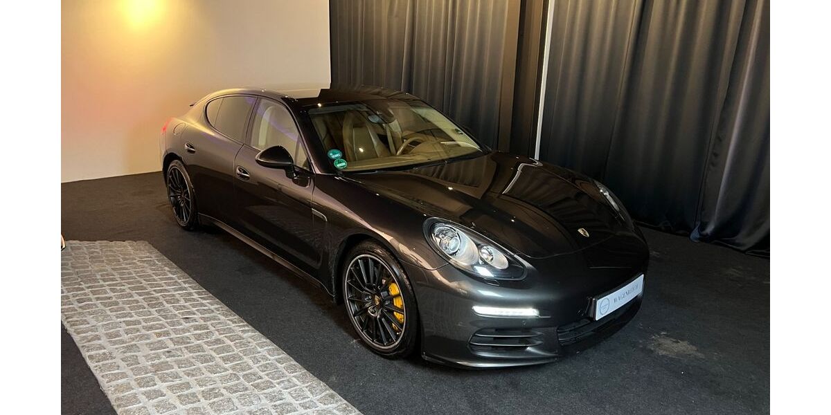 Porsche Panamera 232.000 km 31.990 &euro; Schapen 48480