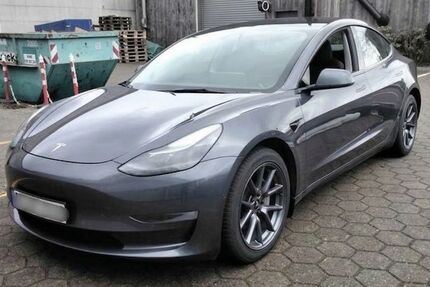 Tesla Model 3 97.997 km 26.350 &euro; Steinbach-Hallenberg OT Herges-Hallenberg 98587