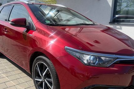 Toyota Auris 174.000 km 7.890 &euro; Mainburg 84048