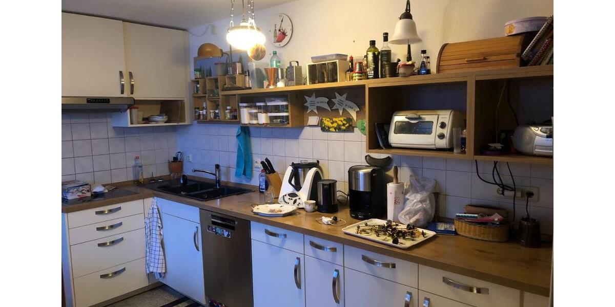 3 12 Zimmer Wohnung im 1. OG im gepflegten Altbau 3.5 zimmer