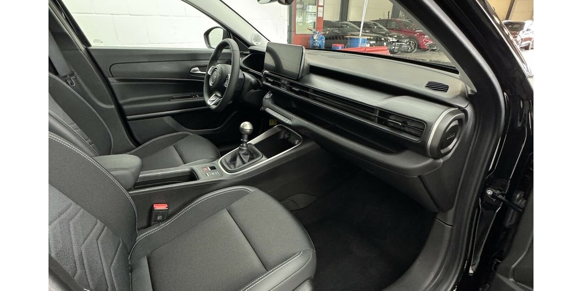 Jeep Avenger 1.2 Altitude Kamera JBL Soundsystem 27.213 km 20.450 &euro; Lich 35423