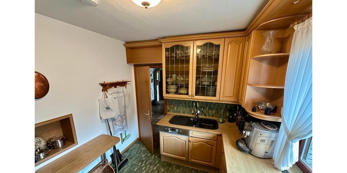 Großz.EFH, Nettokaltmiete 1.350,-€mtl. o. Kaufpreis. 285.000,-€ 5.5 zimmer