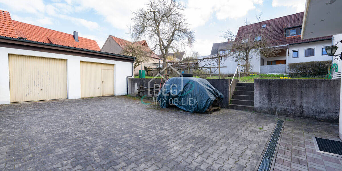 Mehrfamilienhaus, Wohnhaus Crailsheim Roßfeld - 8 Zimmer, 131 m&sup2;, 349.000&euro; | Angebot:26242334