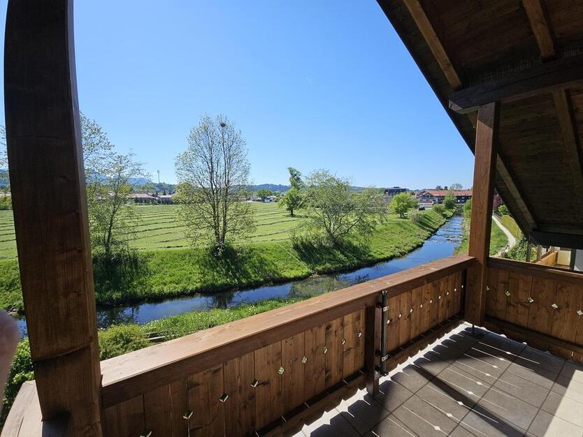Charmante helle 3-Zi Dachgeschoßwohnung mit traumhaftem Bergblick am Chiemsee