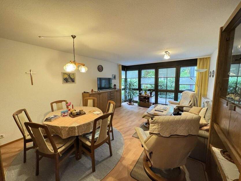 Charmante 2,5 Zimmer Wohnung mit zwei Terrassen und Tiefgaragenstellplatz 2 zimmer