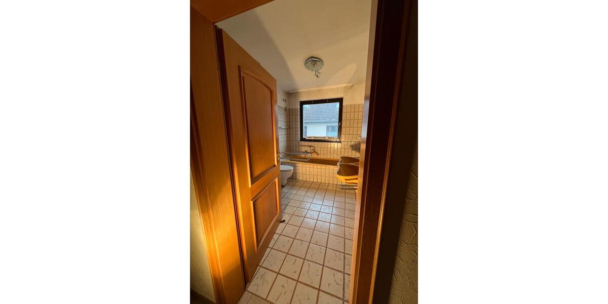 Einfamilienhaus Hameln Kernstadt - 6 Zimmer, 215 m&sup2;, 280.000&euro; | Angebot:27096935
