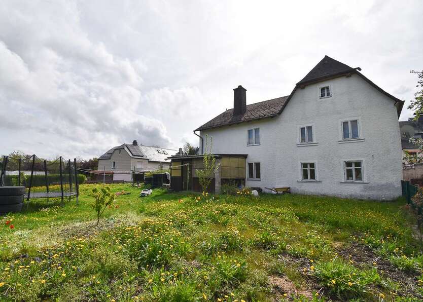 Haus zum Kaufen in Schwarzenbach an der Saale 139.000 € 244.08 m² 6 zimmer