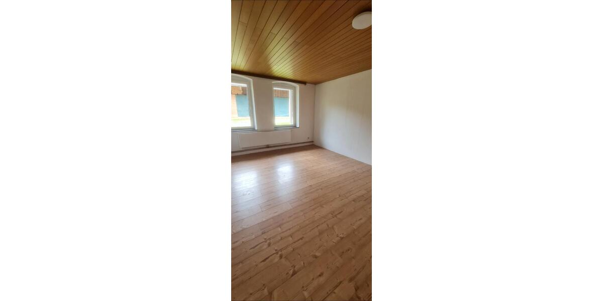 Erdgeschoßwohnung Suderburg - 5 Zimmer, 250 m&sup2;, 500&euro; | Angebot:26373010