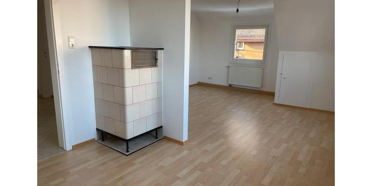 3-Zimmer—Wohnung im Dachgeschoss mit Blick ins Grüne 3 zimmer