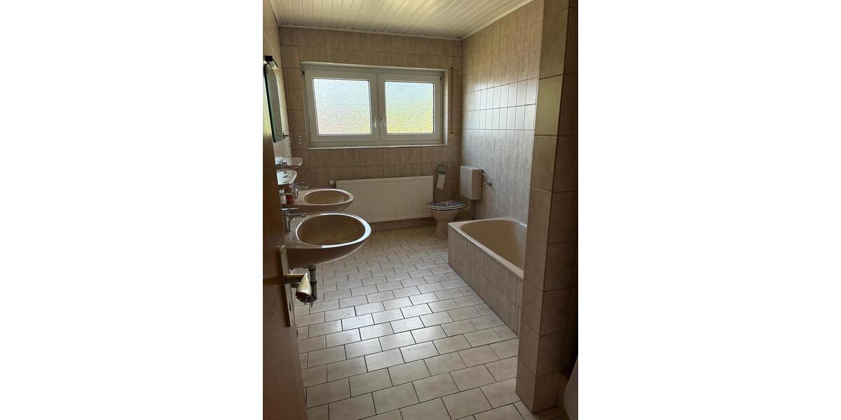 Dachgeschoßwohnung Griesheim - 3 Zimmer, 90 m&sup2;, 1.300&euro; | Angebot:26262337