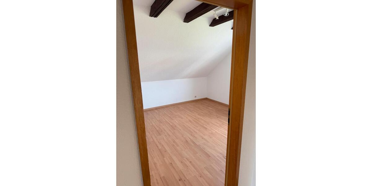 Dachgeschoßwohnung Neunkirchen - 2 Zimmer, 85 m&sup2;, 740&euro; | Angebot:26123033