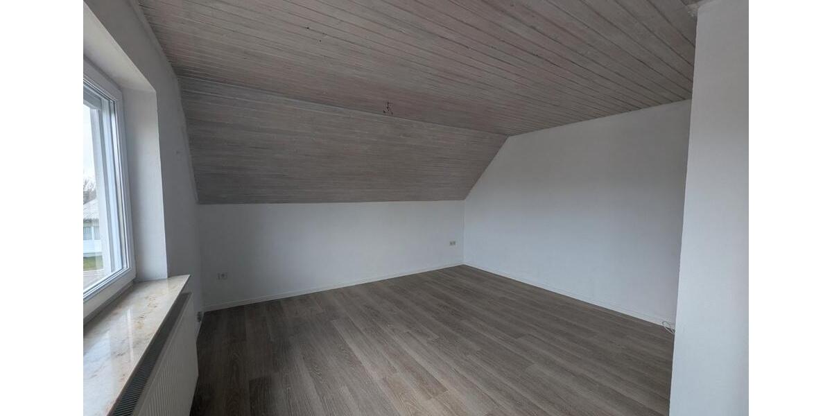 Dachgeschoßwohnung Satteldorf - 3 Zimmer, 62 m&sup2;, 650&euro; | Angebot:26581346
