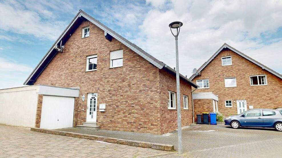 Erftstadt! Einzugsbereit! Freistehendes Ein- Zweifamilienhaus mit idyllischem Sonnenareal! 2 Garagen und PKW-Stellplatz! (SN4886) 6 zimmer