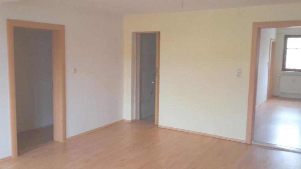 Etagenwohnung Pegau - 2 Zimmer, 60 m&sup2;, 320&euro; | Angebot:24853460
