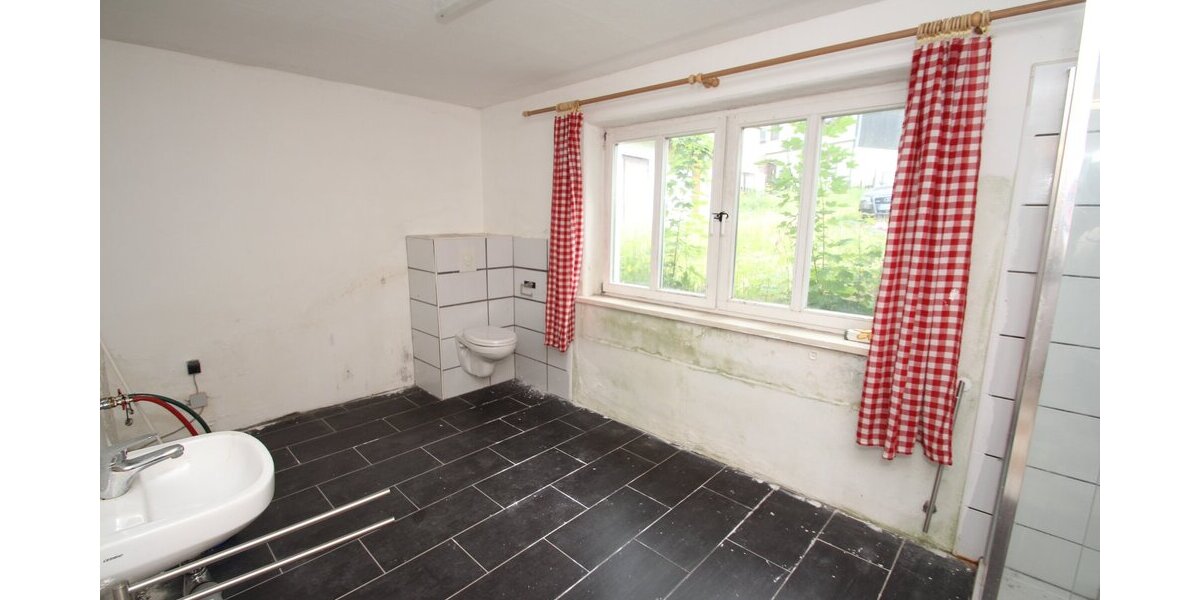 Waltershausen, 2 Familienhaus mit Anbau - Zweifamilienhaus Waltershausen | Angebot:20674820