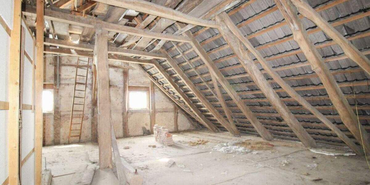 Denkmalgeschütztes EFH mit Gestaltungspotenzial in Vorstadtlage 7 zimmer