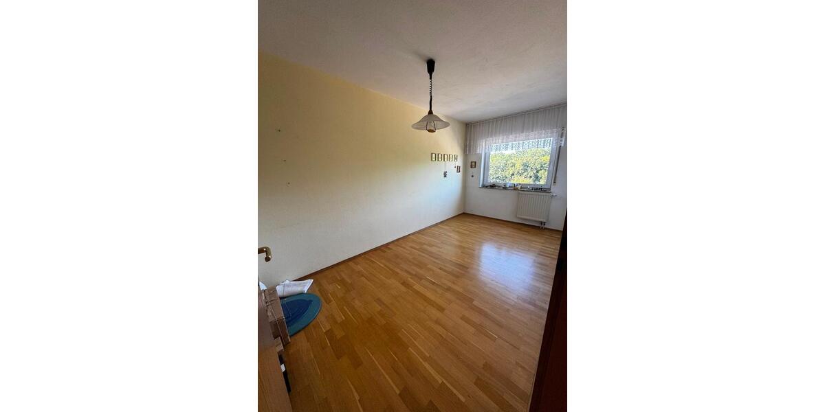 Etagenwohnung Zwickau Auerbach - 3 Zimmer, 70 m&sup2;, 95.000&euro; | Angebot:27455237