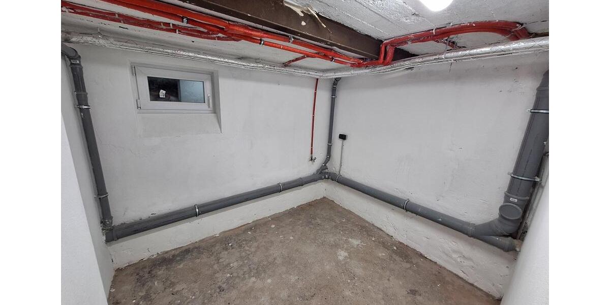 Sanierte 6-Zimmer DHH in Nieder-Eschbach mit Garage in Bestlage 6 zimmer