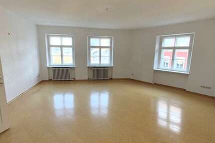 Wohnung Wunsiedel - 4 Zimmer, 110 m&sup2;, 600&euro; | Angebot:18930579