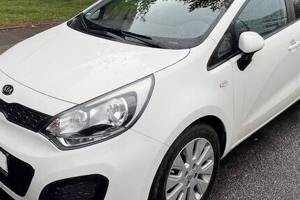 Kia Rio 129.000 km 3.750 &euro; München 81475