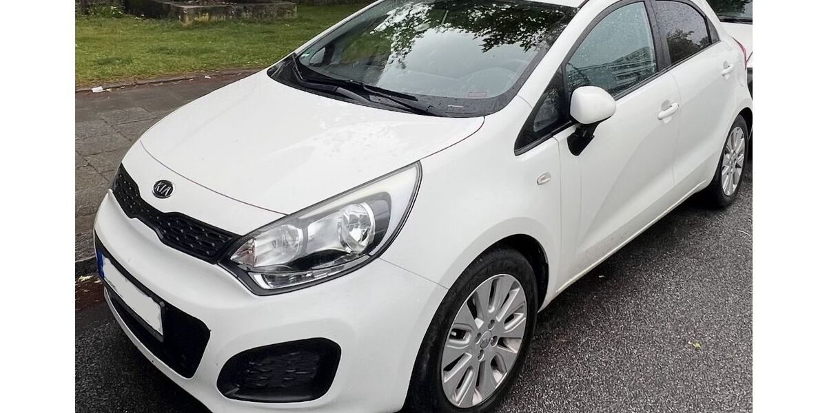Kia Rio 129.000 km 3.750 &euro; München 81475