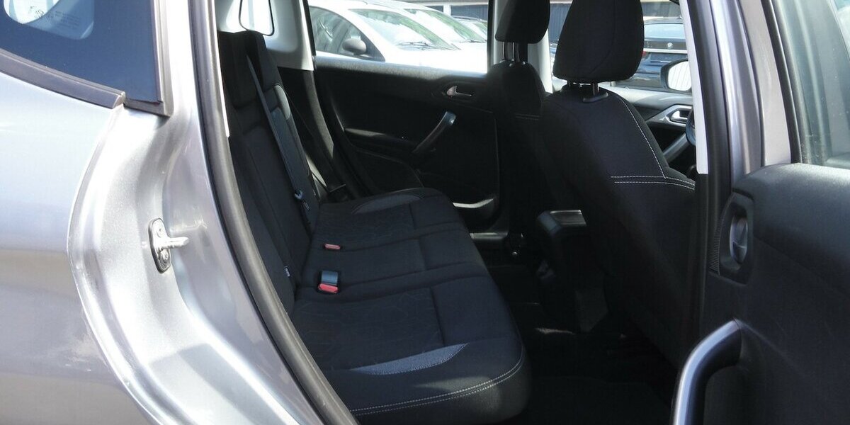 Peugeot 2008 Active 1,2 Klima SHZ PDC Allwetter 60.000 km 8.990 &euro; Neuss 41462