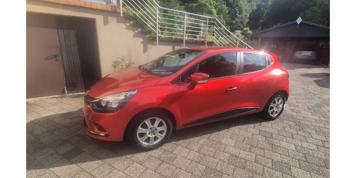 Renault Clio 77.000 km 7.200 &euro; Homburg 66424