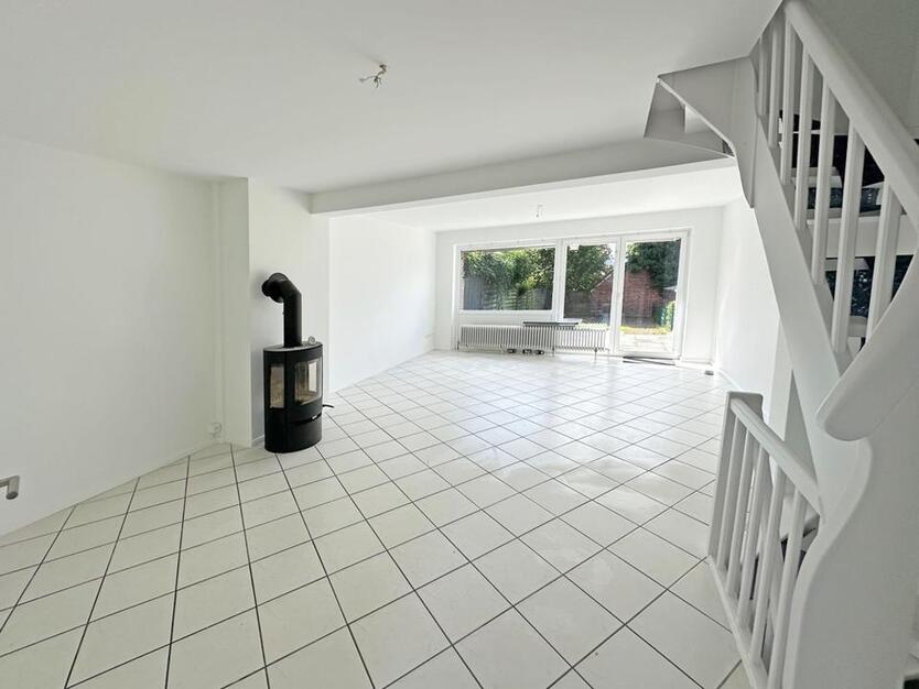 Wulfsdorf - renoviertes, kleines Reihenhaus mit Garten, Terrasse und Garage in Ostsee Nähe für max. 3 Personen!