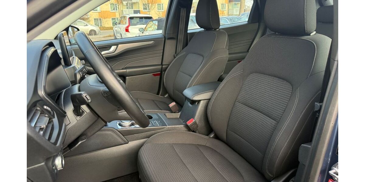 Ford Kuga 121.737 km 15.900 &euro; München 81243