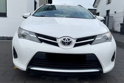 Toyota Auris 196.500 km 5.500 € Augustdorf 32832
