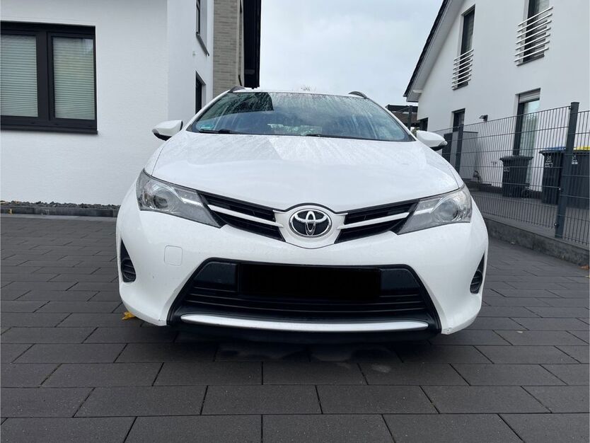 Toyota Auris 196.500 km 5.500 € Augustdorf 32832