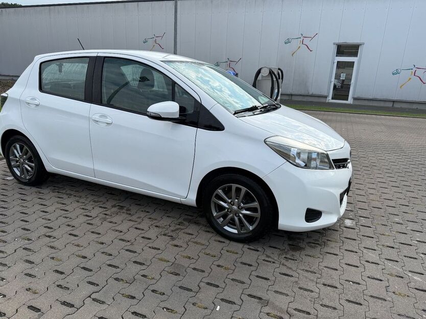 Toyota Yaris 110.000 km 7.300 € Lienen 49536