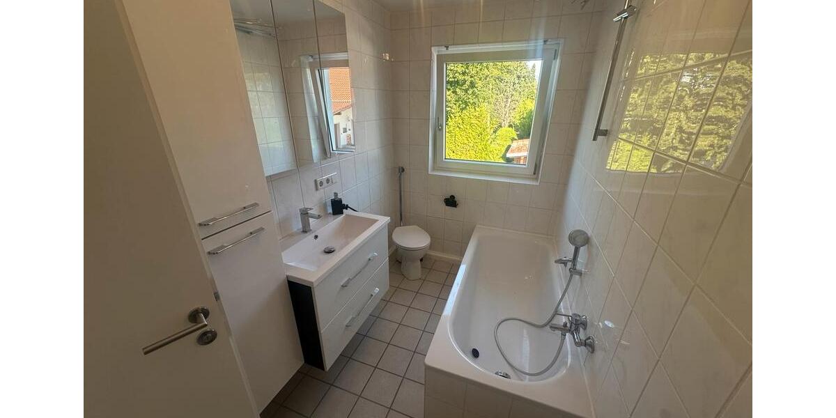 3 Zimmer 74,8qm Wohnung 1Stock ab 01.04 frei 3 zimmer