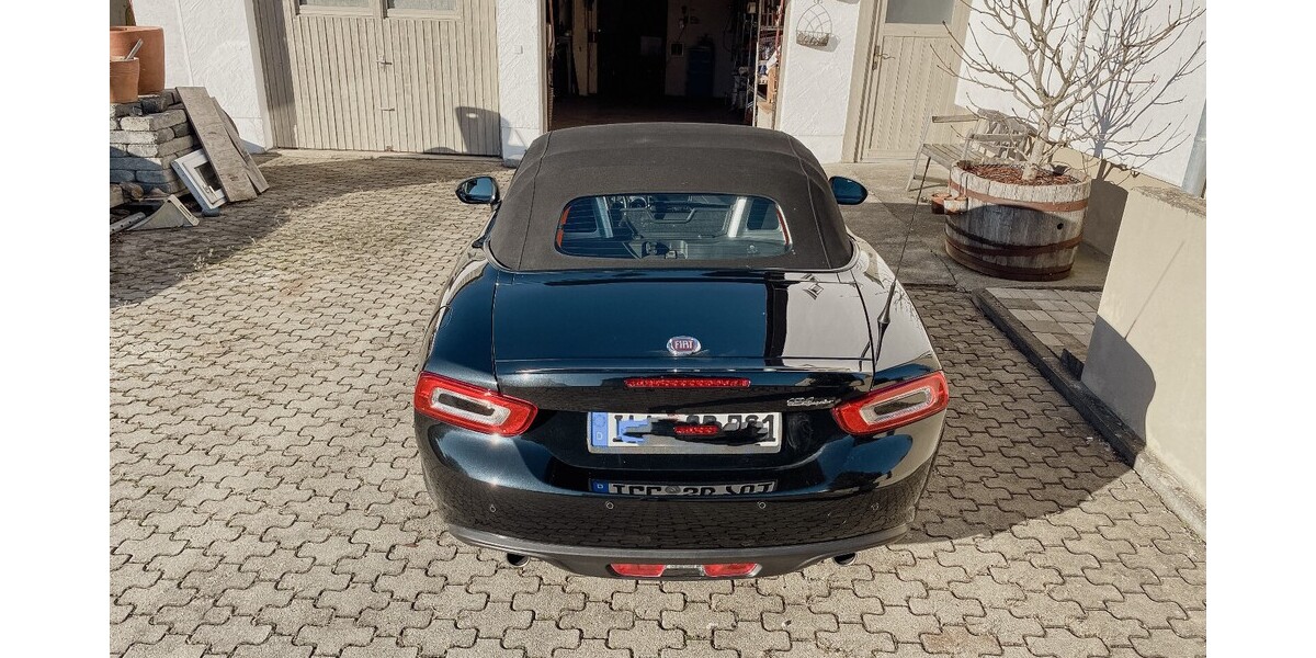 Fiat 124 Spider 19.505 km 22.500 € Buch 89290