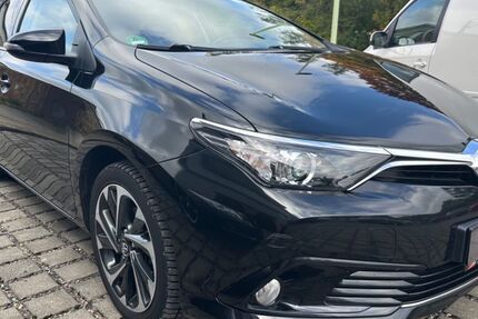 Toyota Auris 112.800 km 9.900 € Stolberg 52224