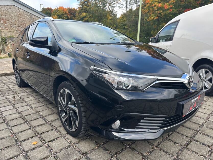 Toyota Auris 112.800 km 9.900 € Stolberg 52224
