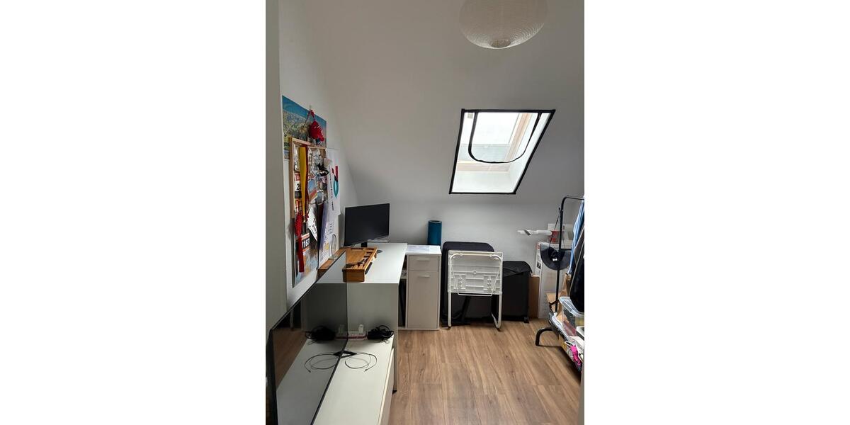 Dachgeschoßwohnung Bonn Gielgen - 3 Zimmer, 37 m&sup2;, 430&euro; | Angebot:25916579