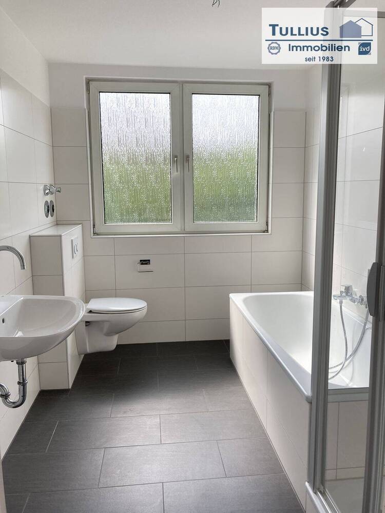 1-Zimmer-Dachgeschoßwohnung mit Einbauküche, 2 Balkone und Stellplatz in Essen-Borbeck