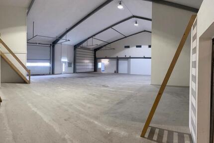 Halle Hallenteil Gewerbe Büro Lagerraum mit WC zu vermieten zimmer