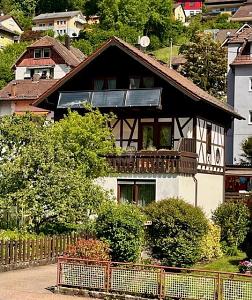 FAMILIENTRAUM IN BAD WILDBAD - MIT POTENTIAL - Einfamilienhaus Bad Wildbad im Schwarzwald | Angebot:26115195