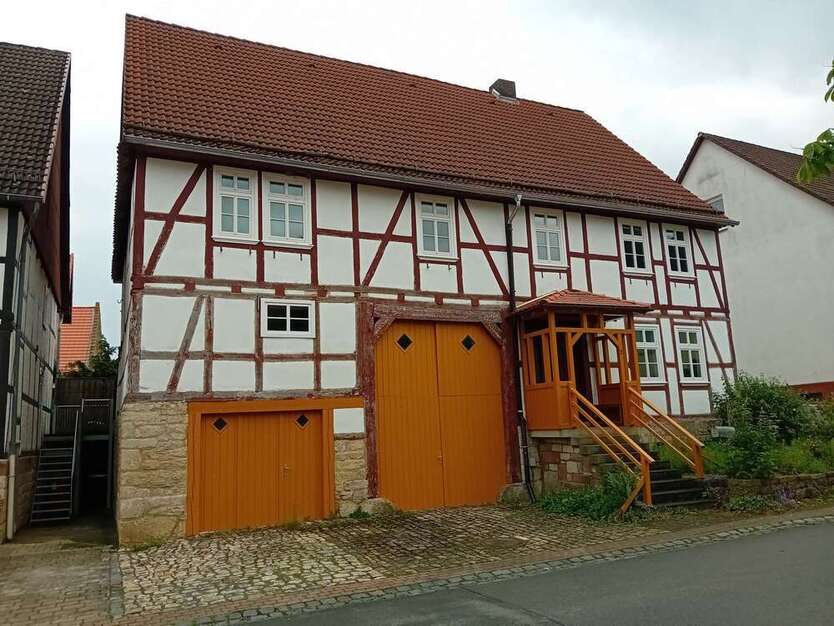 Haus zum Kaufen in Breuna 89.500 € 142 m²