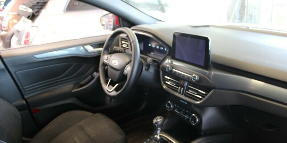 Ford Focus 1.0 EcoBoost Hybrid ACTIVE X 54.860 km 14.980 &euro; Euskirchen 53881