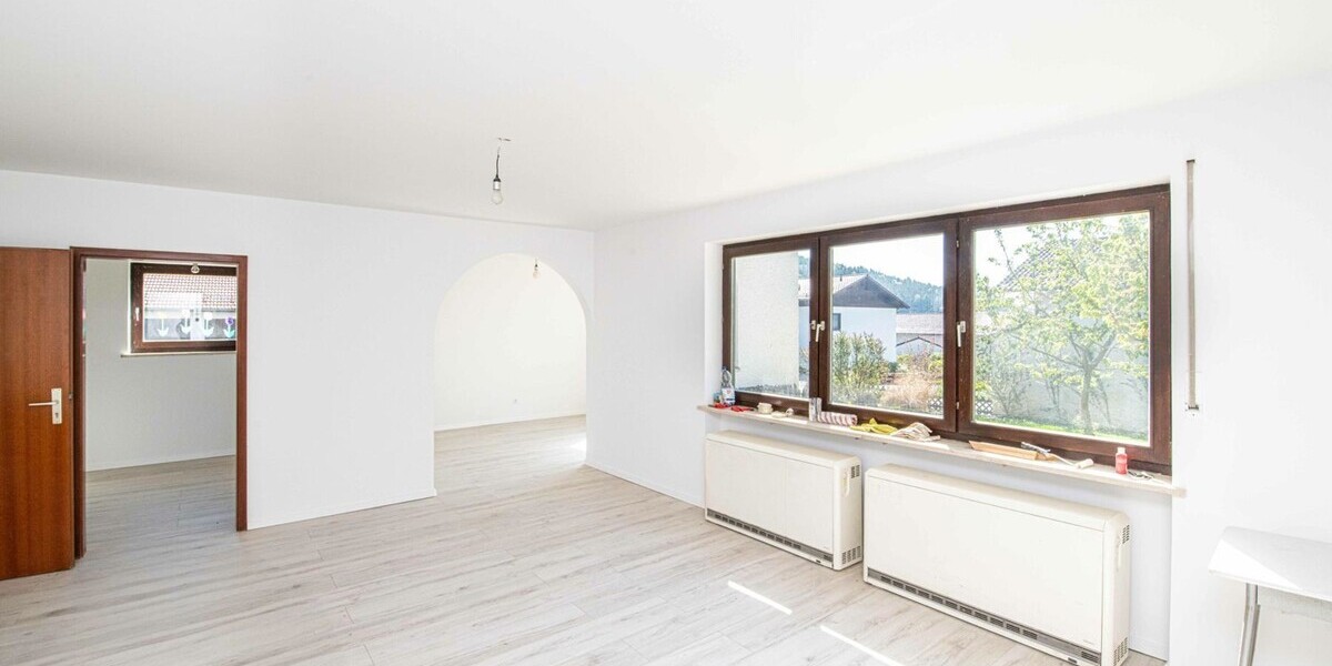 Zweifamilienhaus in guter Lage, größtenteils saniert - Zweifamilienhaus Stamsried | Angebot:25072865