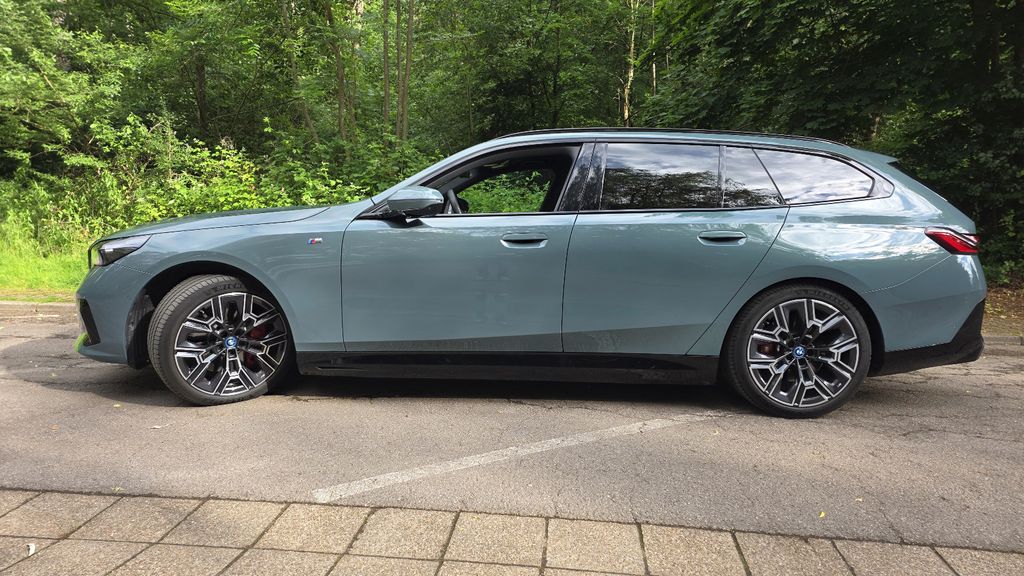 BMW i5 18.500 km 60.800 &euro; Schwalbach 66773