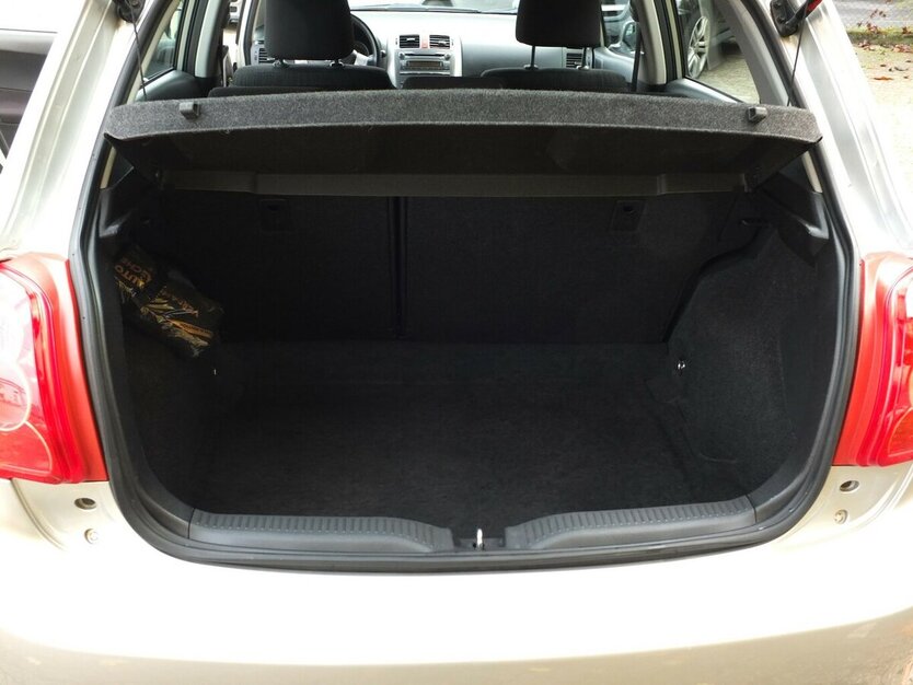 Toyota Auris 1.6i BLACK WEEK 25: SOL ALLE INSPEKTIONEN GA 174.885 km 4.908 € Köln 50858